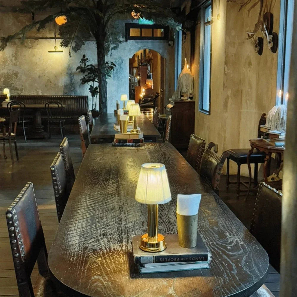 Lampe de table rétro élégante