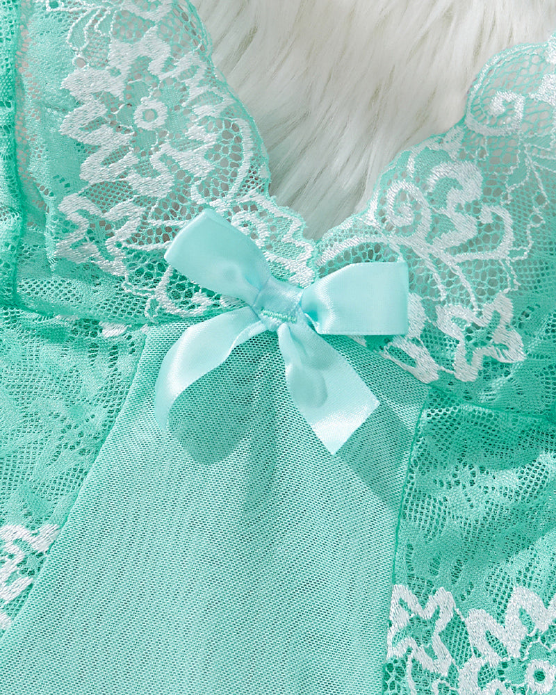 Julia™ | Robe de nuit en dentelle sensuelle avec décolleté en V profond & G-string